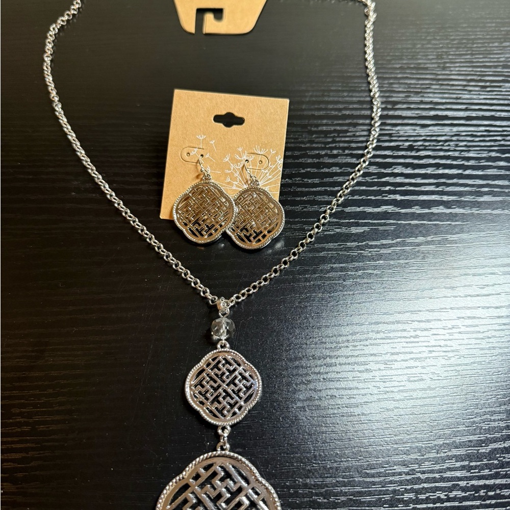 Elegant Silver Necklace and Earring Set